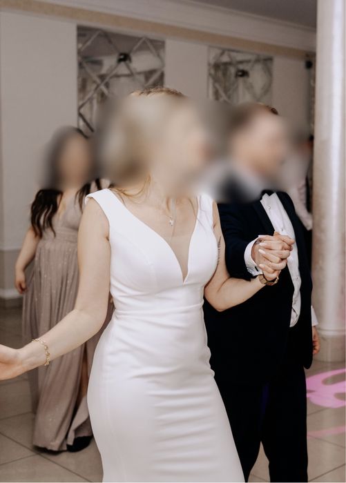 Elegancka dopasowana suknia ślubna