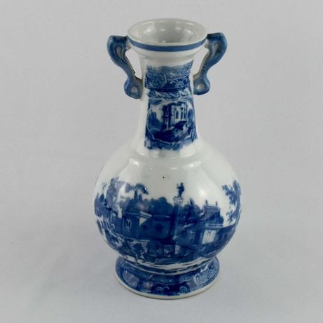Jarra em porcelana “T. Kopenaghen”, decoração azul e branco