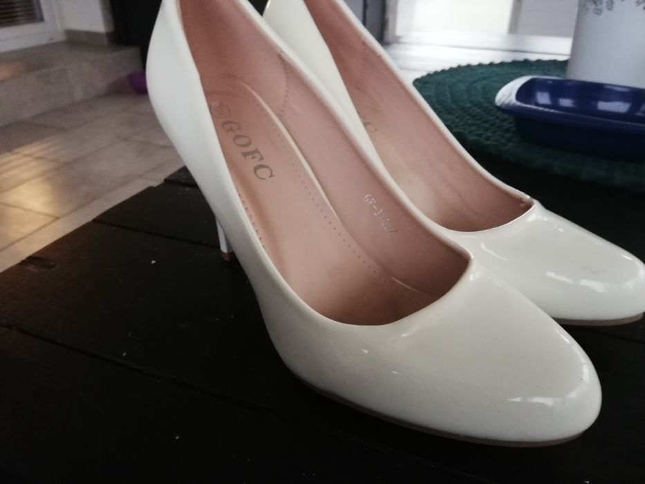 Sprzedam buty białe
