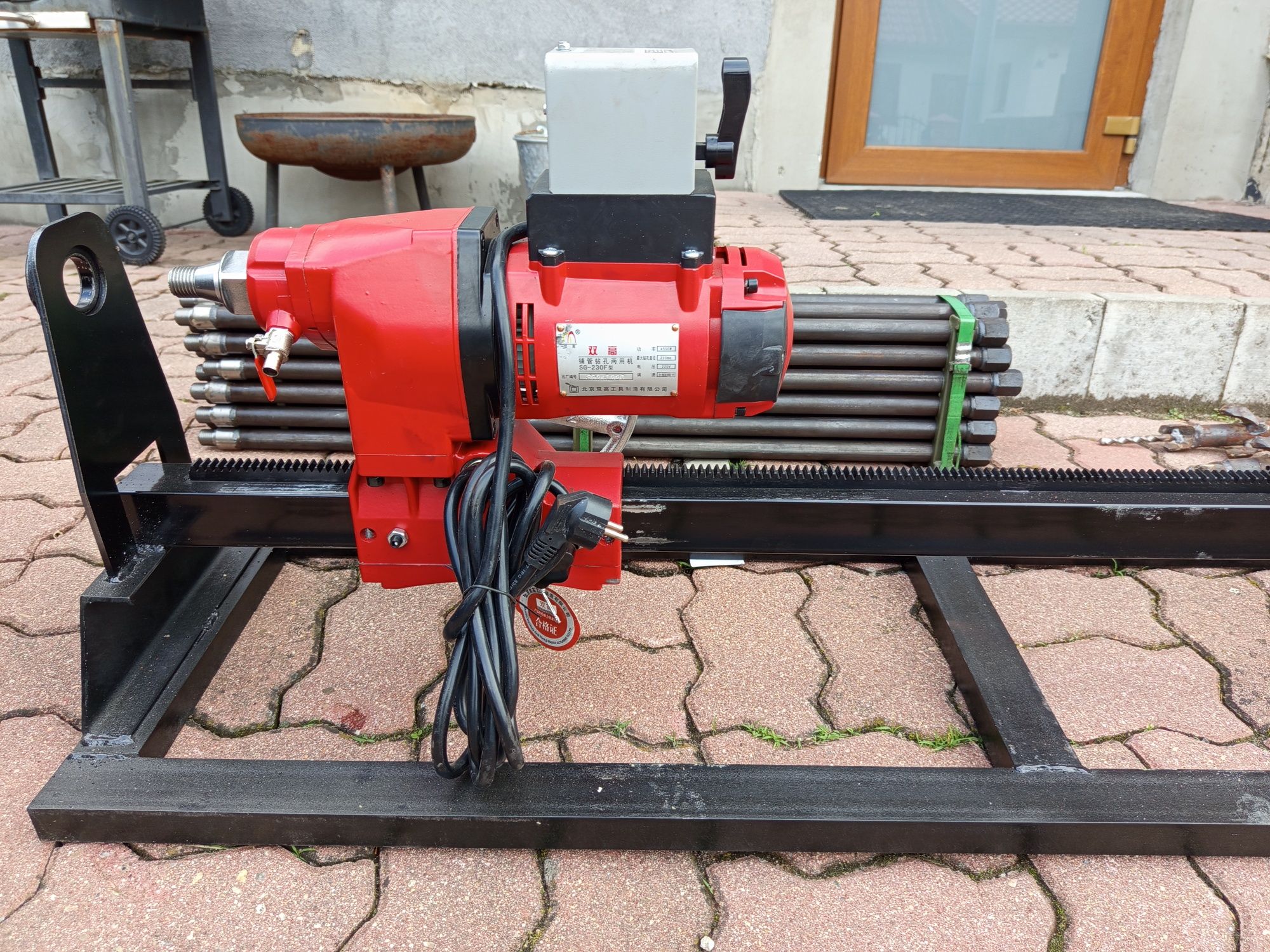 Maszyna do przewiertów podziemnych, przecisk, kret