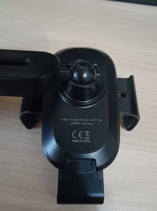 Автотртмач з бездротовою зарядкою LDNIO