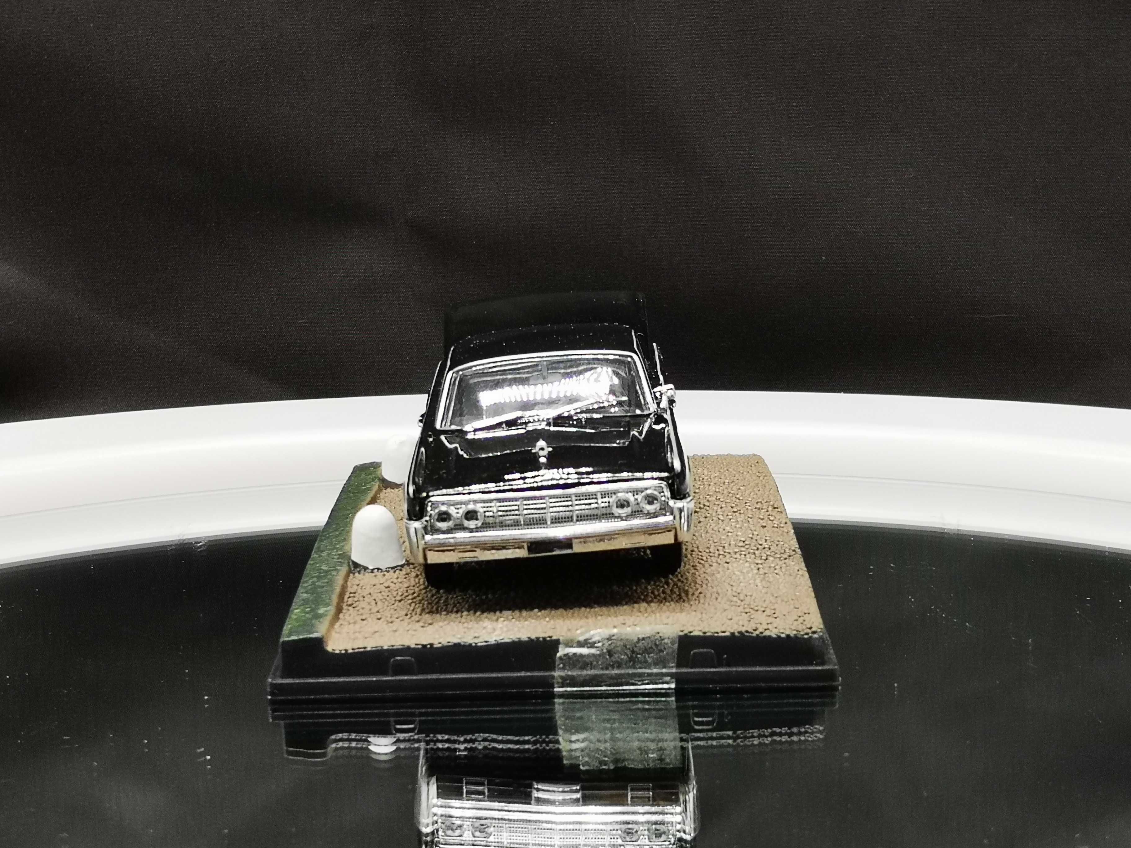Lindo Diorama Lincoln Continental "Goldfinger"  007  1/43 da Fabbri