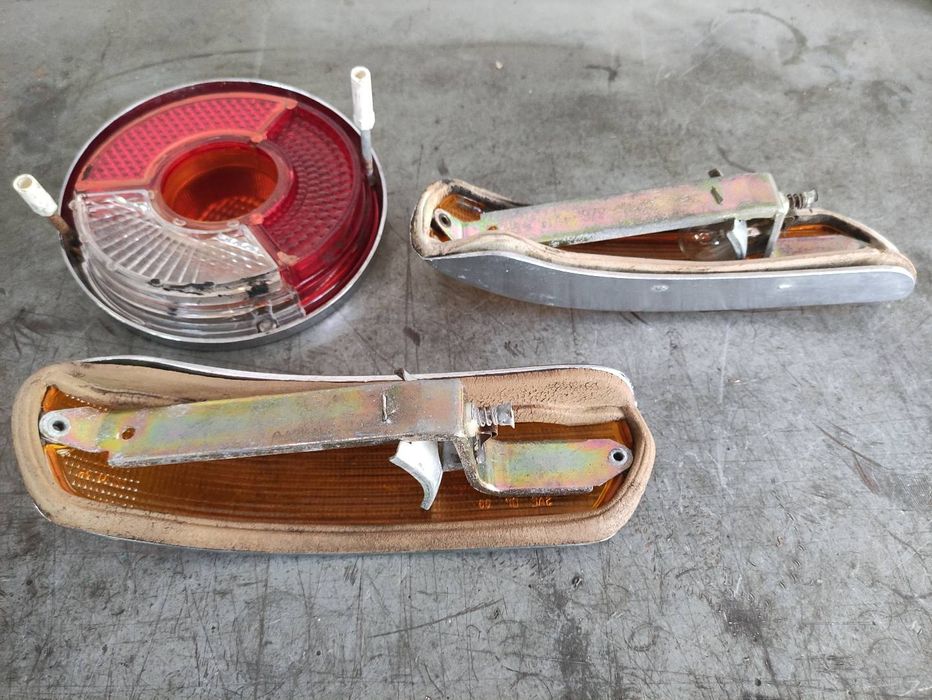 BMW 2002 piscas/farolins