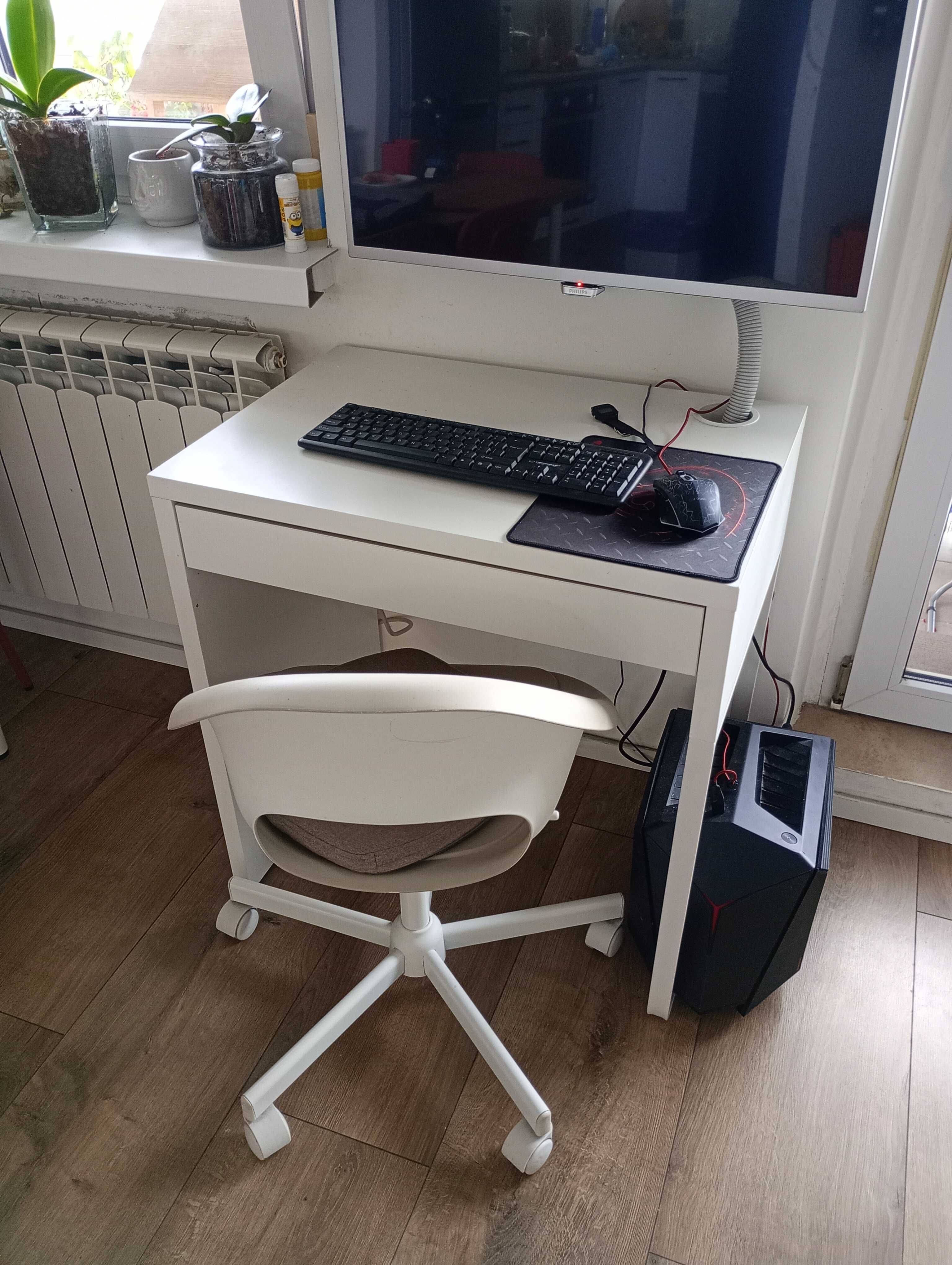 Krzesło z biurkiem IKEA