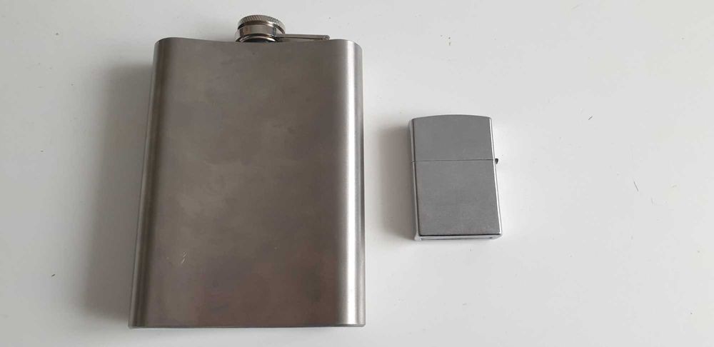 Starocie z Gdyni - Sport - LECHIA GDAŃSK zapalniczka i piersiówka