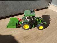 Ciągnik bruder John Deere z przyczepą zawieszaną