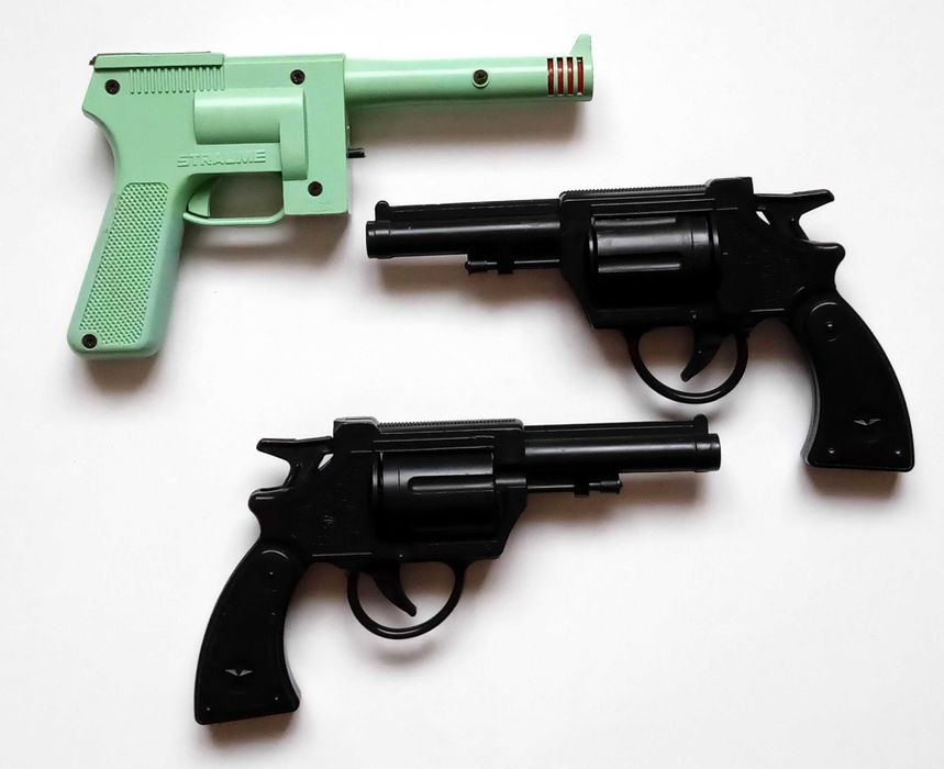 Игрушка пистолет револьвер СССР 1980-е годы