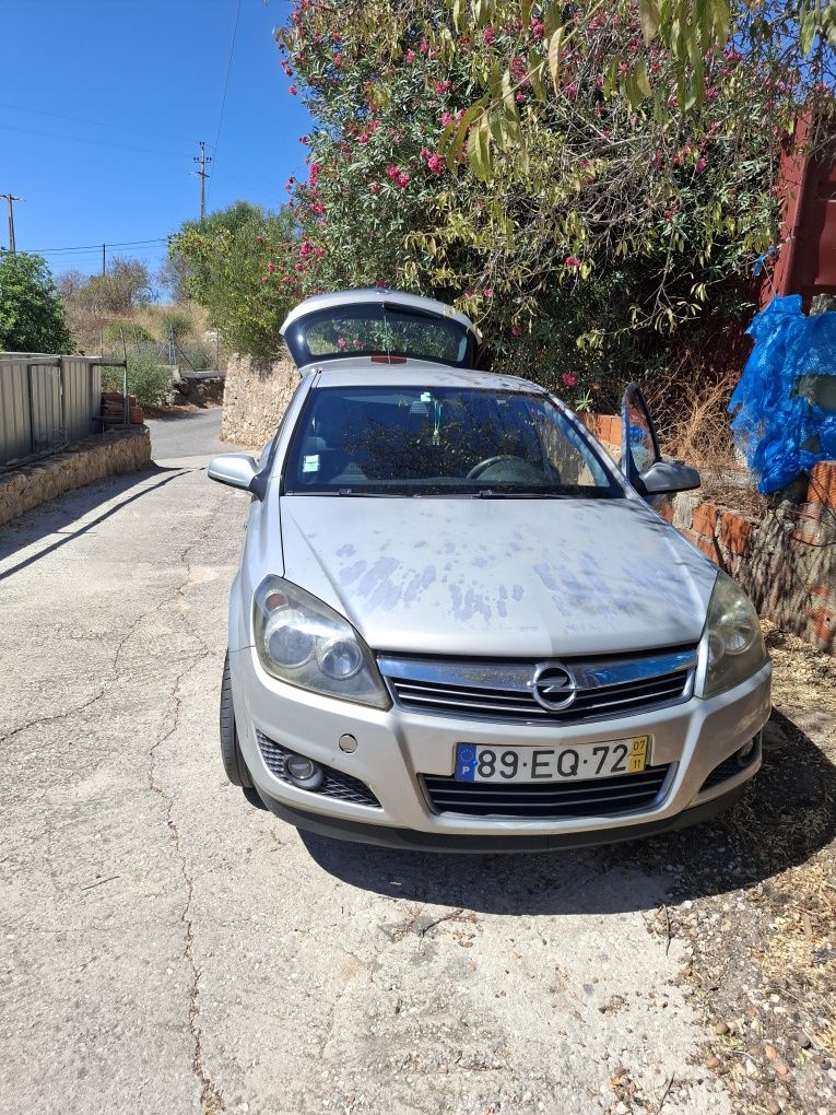 Vende se um opel astra