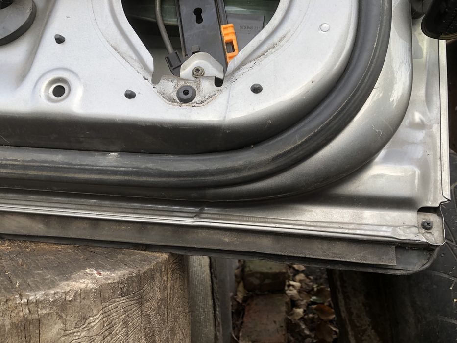 Дверка водійська ауді а4б6