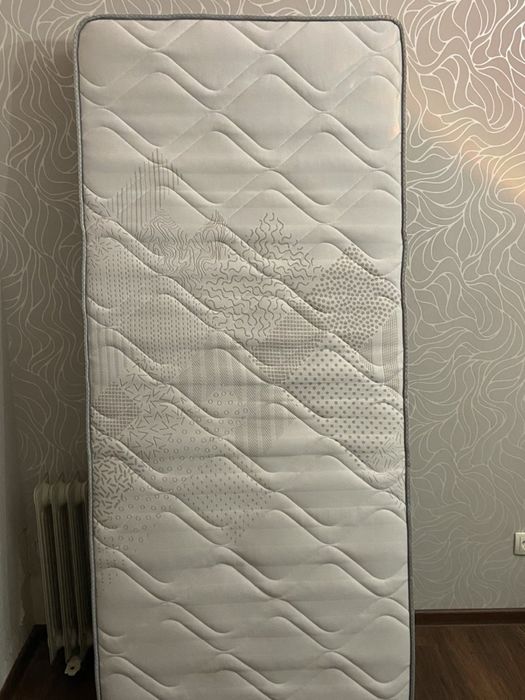 Ліжко односпальне з матрацом