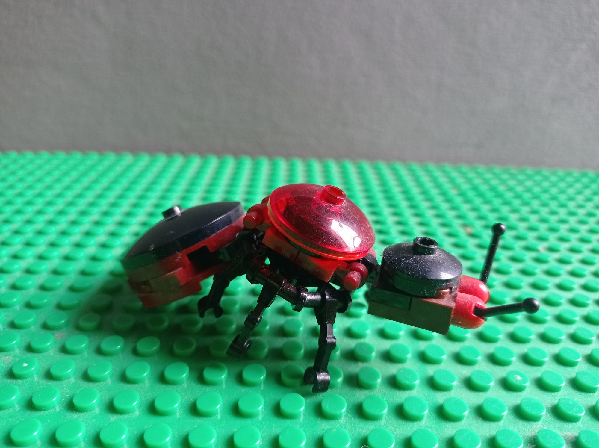 Zwierzęta LEGO mrówka 
Duże figurki zwierząt 
Wysokość ok. 8-10cm
W p