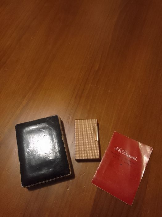 Dois esqueiros dupont em bom estado placados