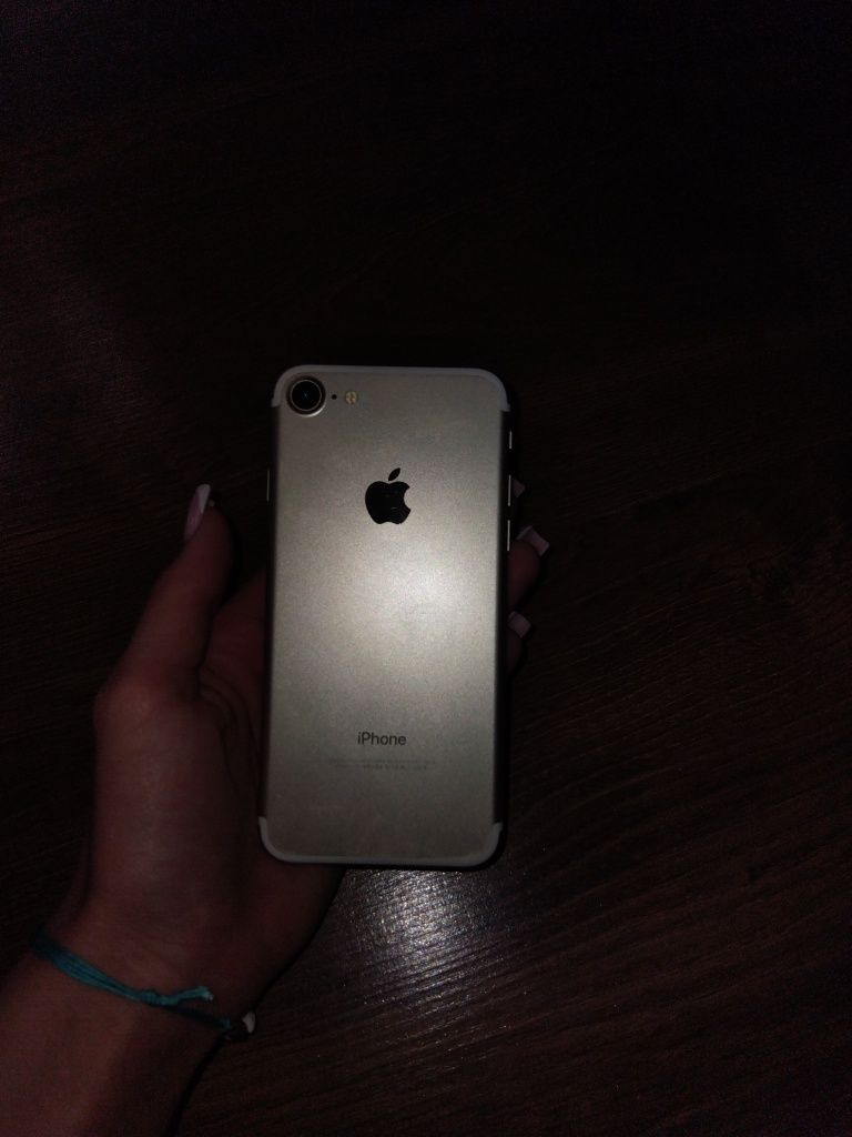 Telefon Ipone 7.