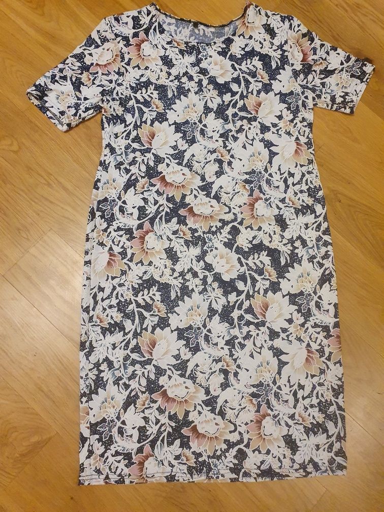Sukienka w kwiaty 42