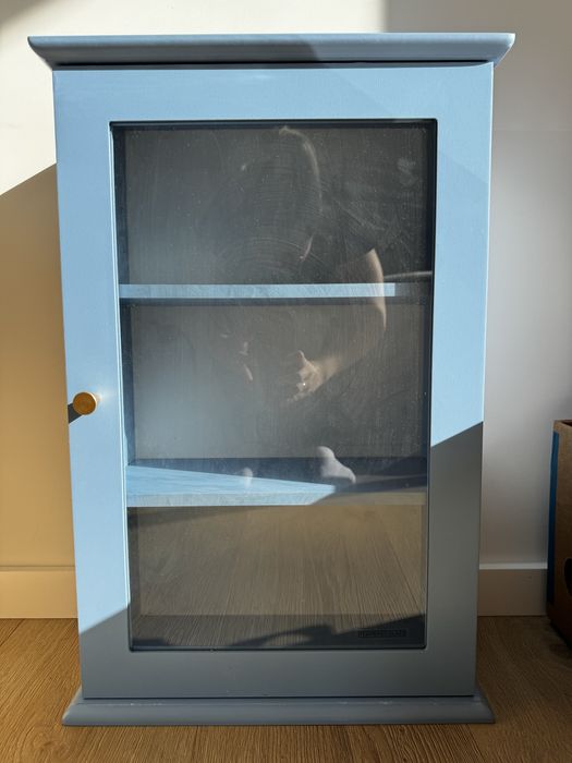 Prateleira para colocar perfumes