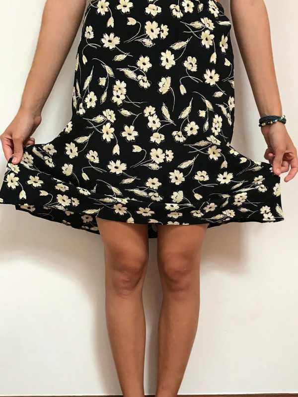 Saia com estampado floral (Cacharel)