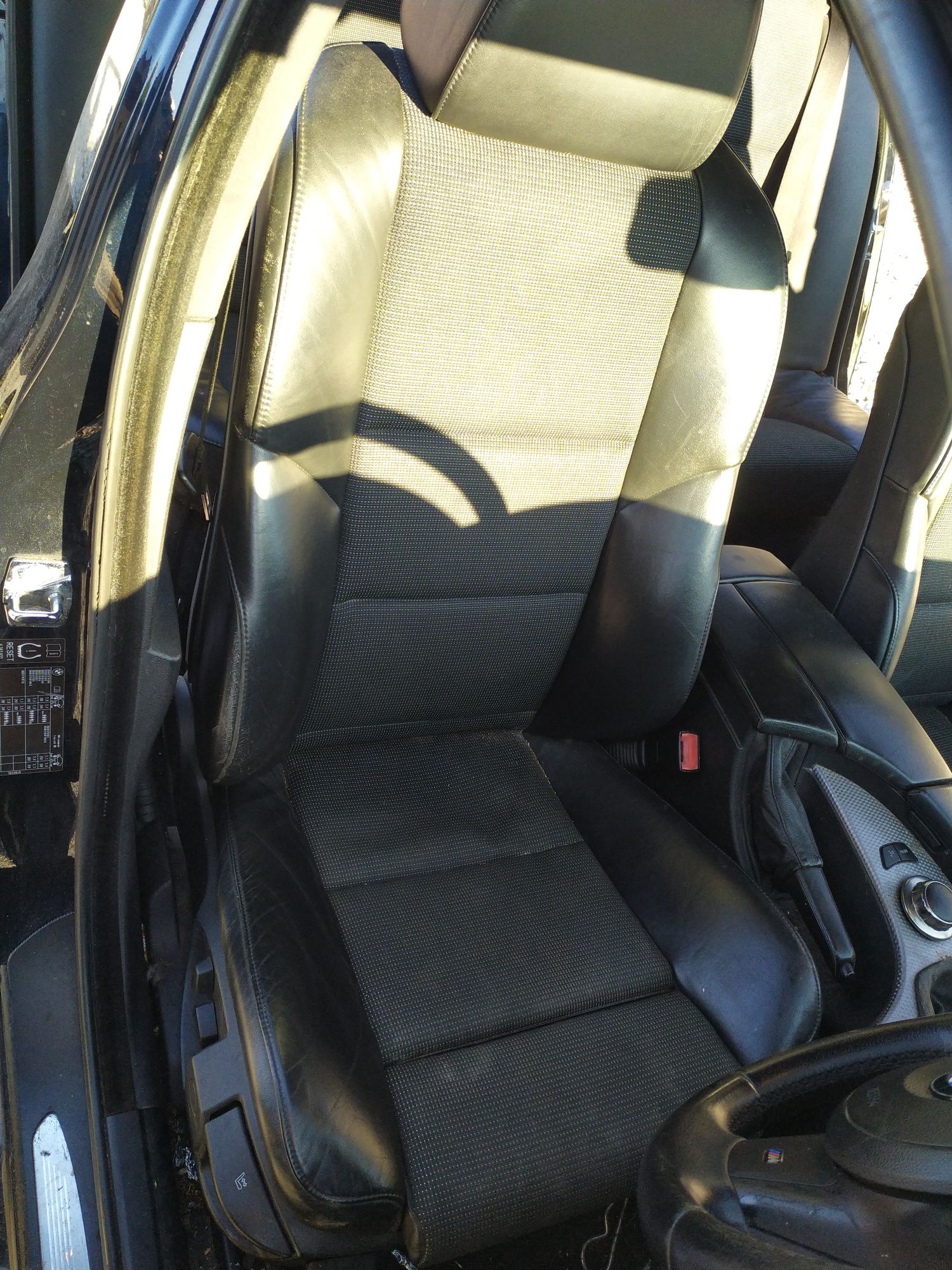 Komplet foteli z boczkami BMW E61 M PAKIET SPORT Półskóra  UK.