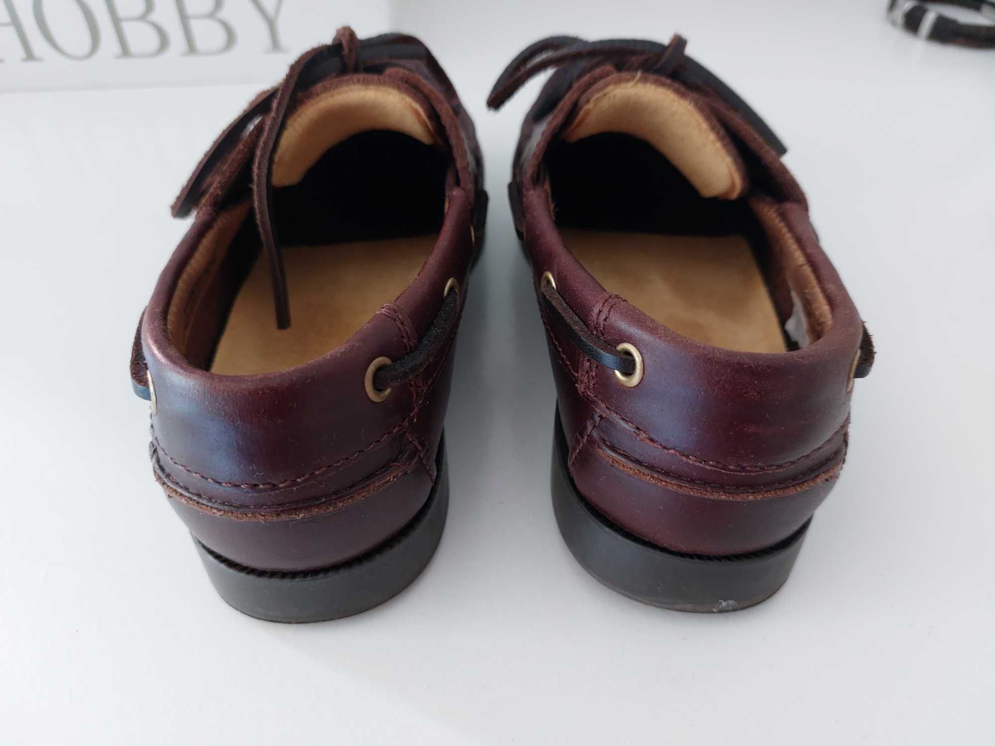 Sapatos de criança 
 (novos)