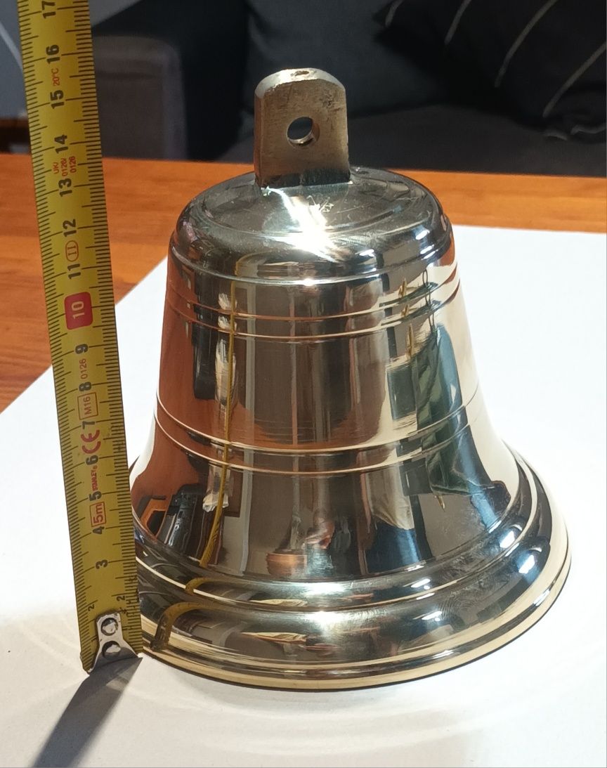 Sino em latão polido com suporte e puxador