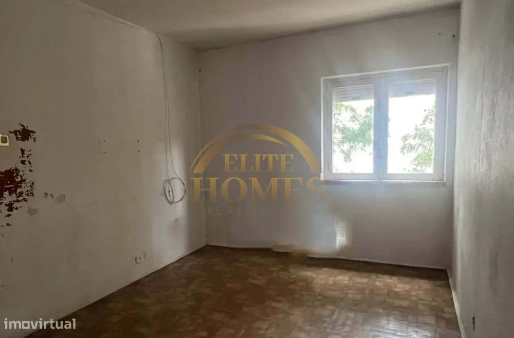 Apartamento T3  no Laranjeiro, para remodelação