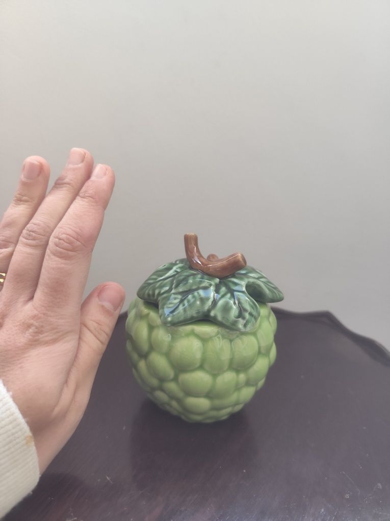 Açucareiro cacho uvas
