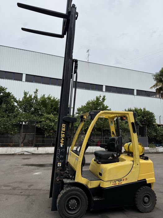 Empilhador Hyster de 2500 kgrs gas com tudo e recente como novo