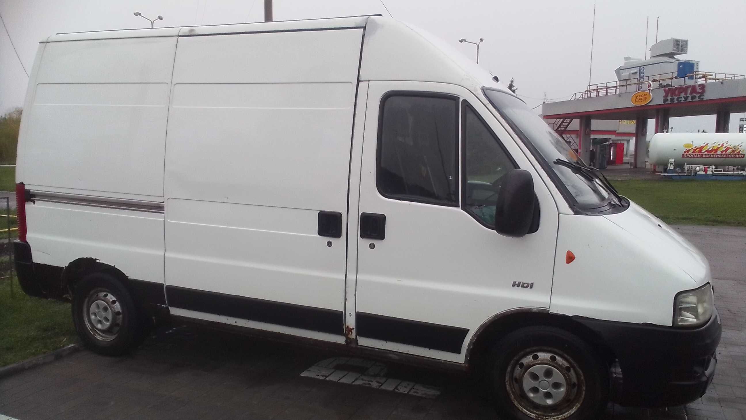 Продам бус вантажний Peugeot Boxer 2006