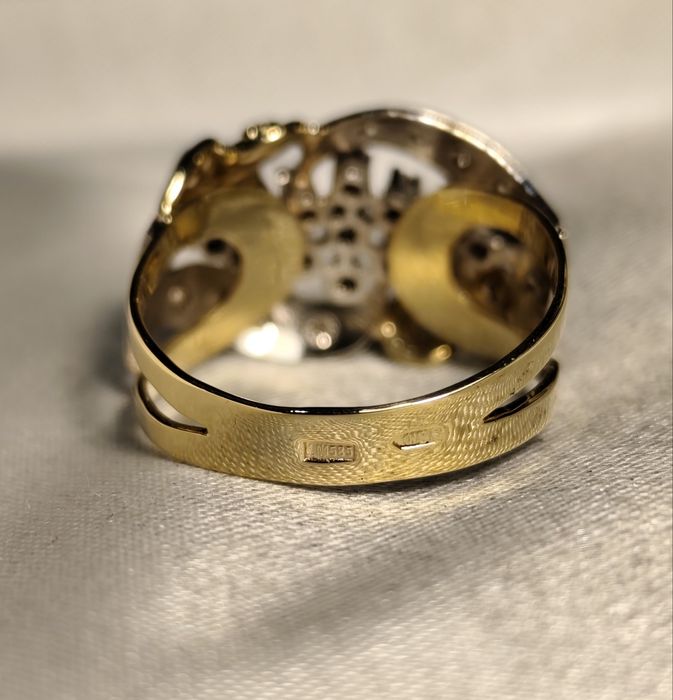 Золотое кольцо с бриллиантами