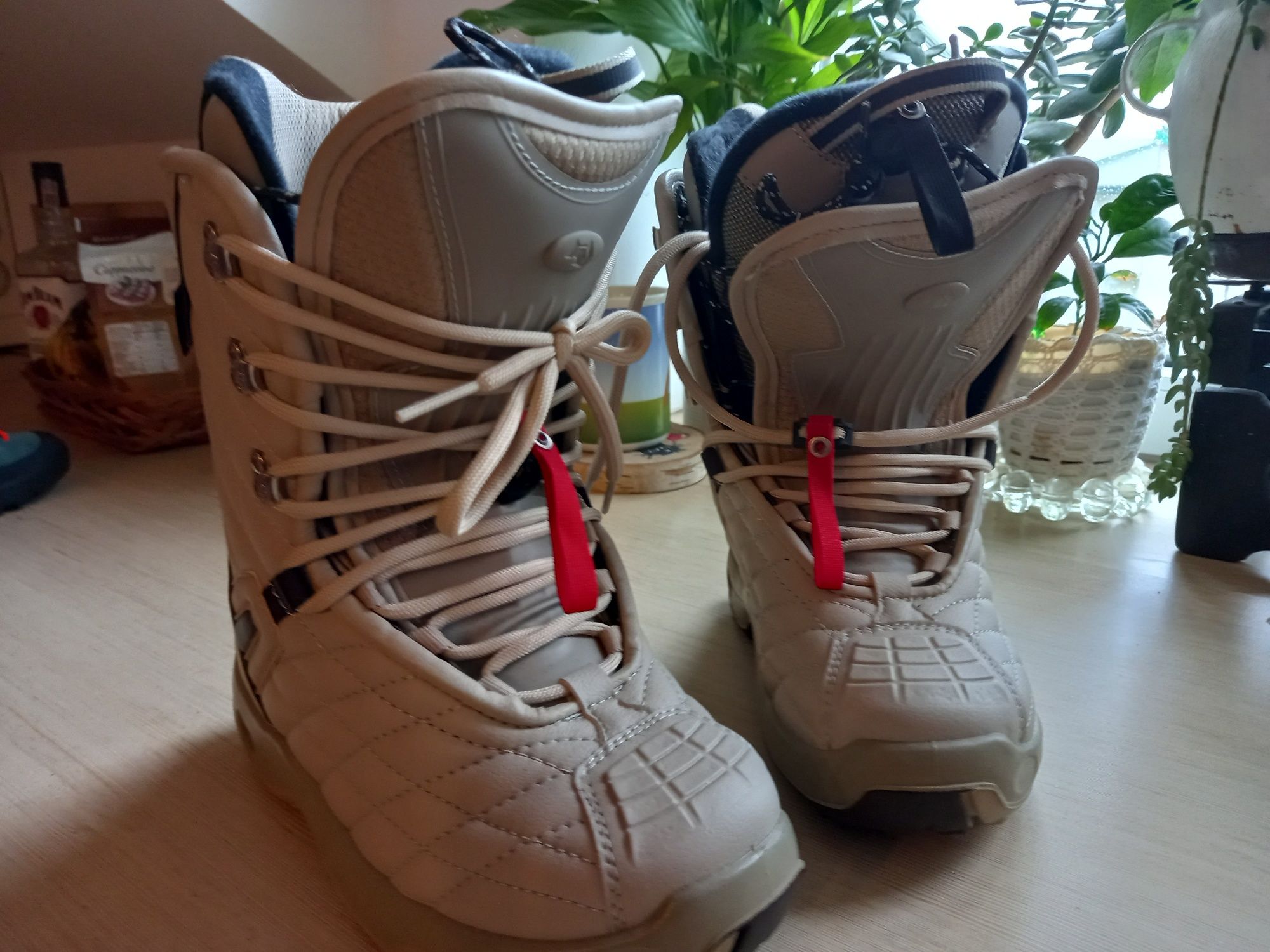 Sprzedam buty snowboardowe rozm 37,stan b.dobrym