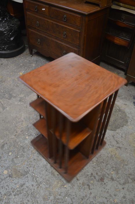 Barek drewniany kręci się