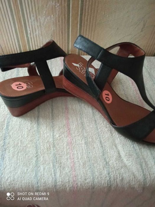 Босоніжки нові ...