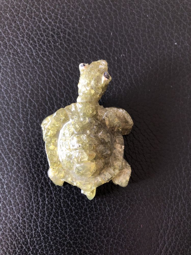 Tartaruga em pedra olivina