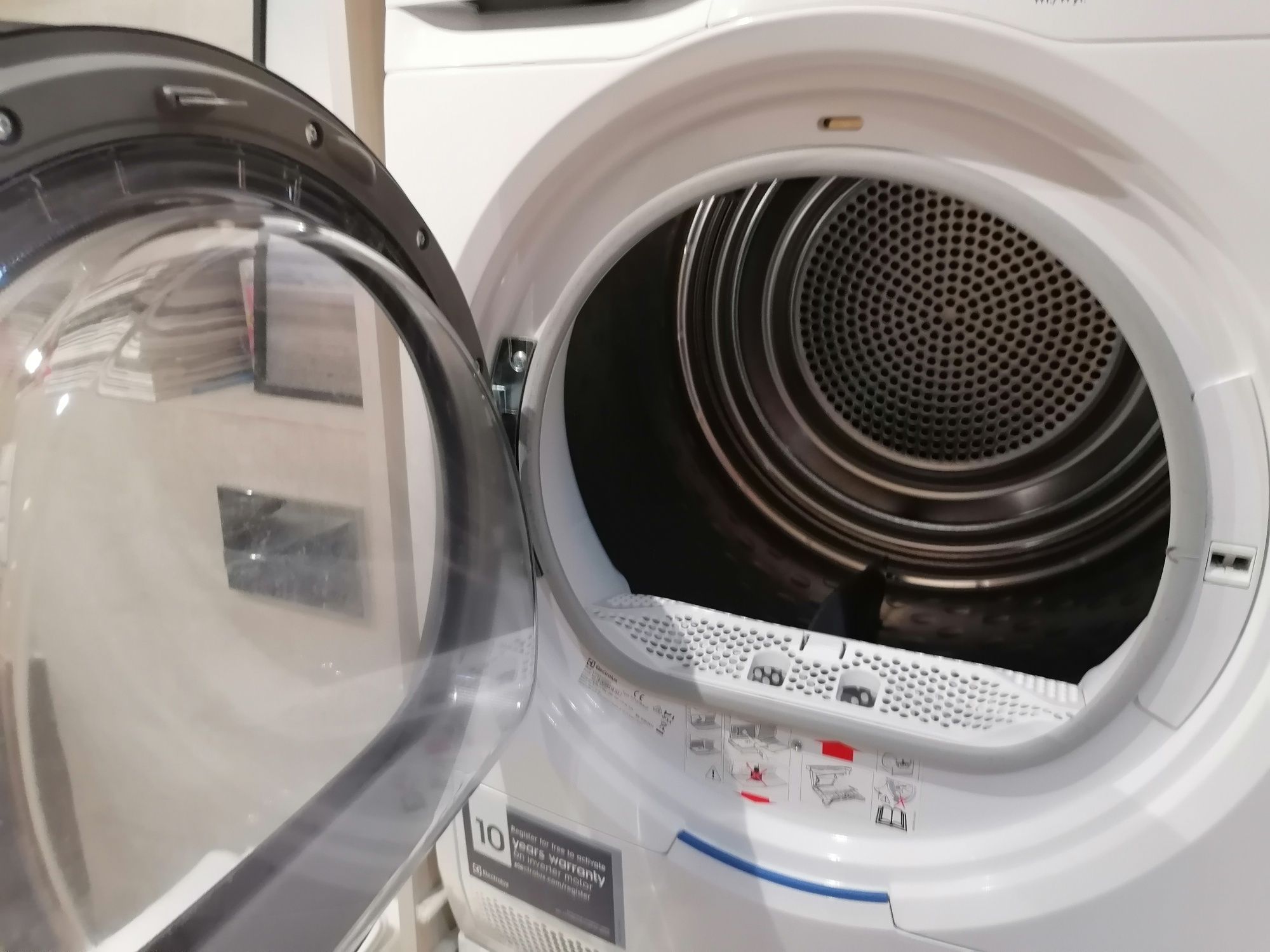 Suszarka do ubrań ELECTROLUX EW8H458BP z pompą ciepła DelicateCare 800