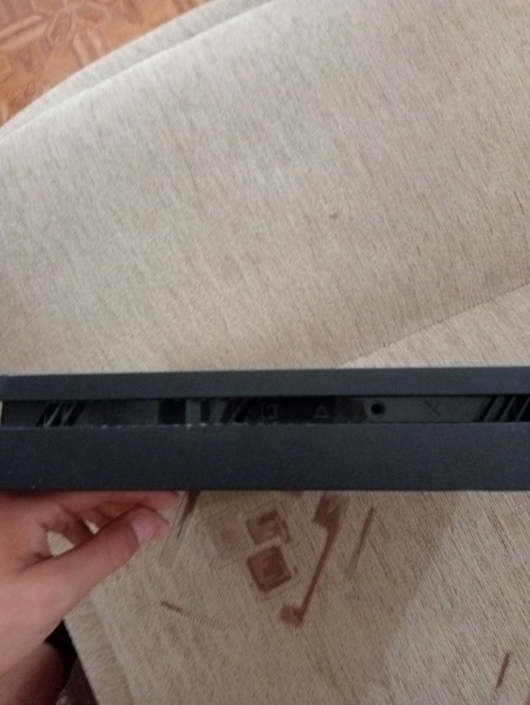 Witam mam na sprzedaż ps 4 slim nie odbieram telefonów  proszę pisać