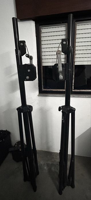 Tripes para suporte de luzes com manivela