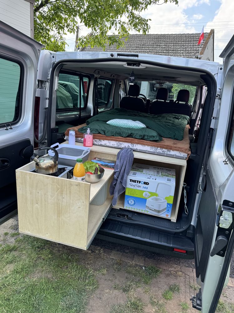 Zabudowa kamperowa Renault Trafic