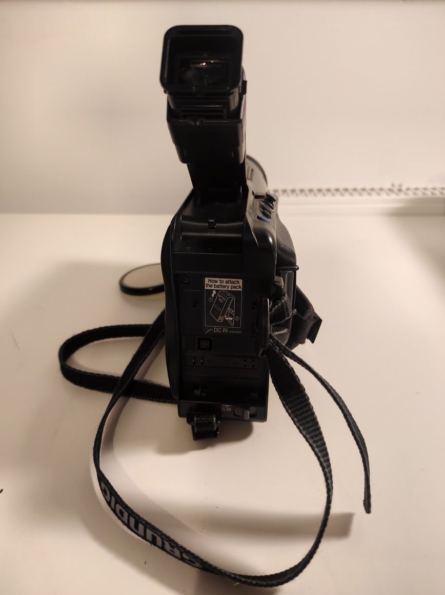 Stara kamera analogowa Grundig LC 760 SC

Stan wizualny bardzo dobry,