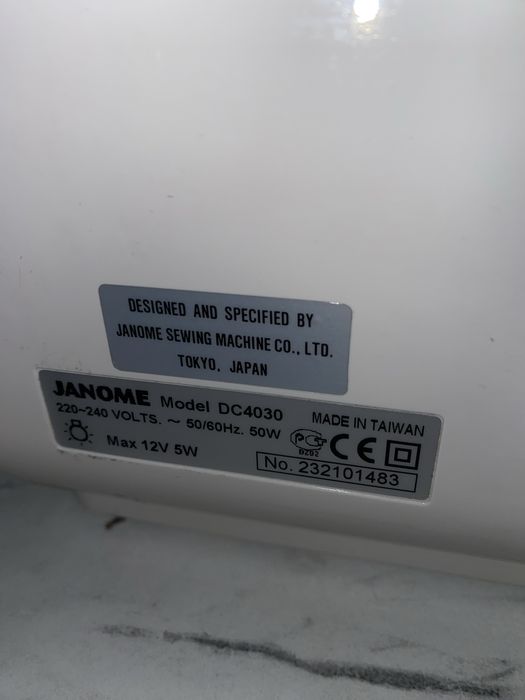 Електронна швейна машина Janome