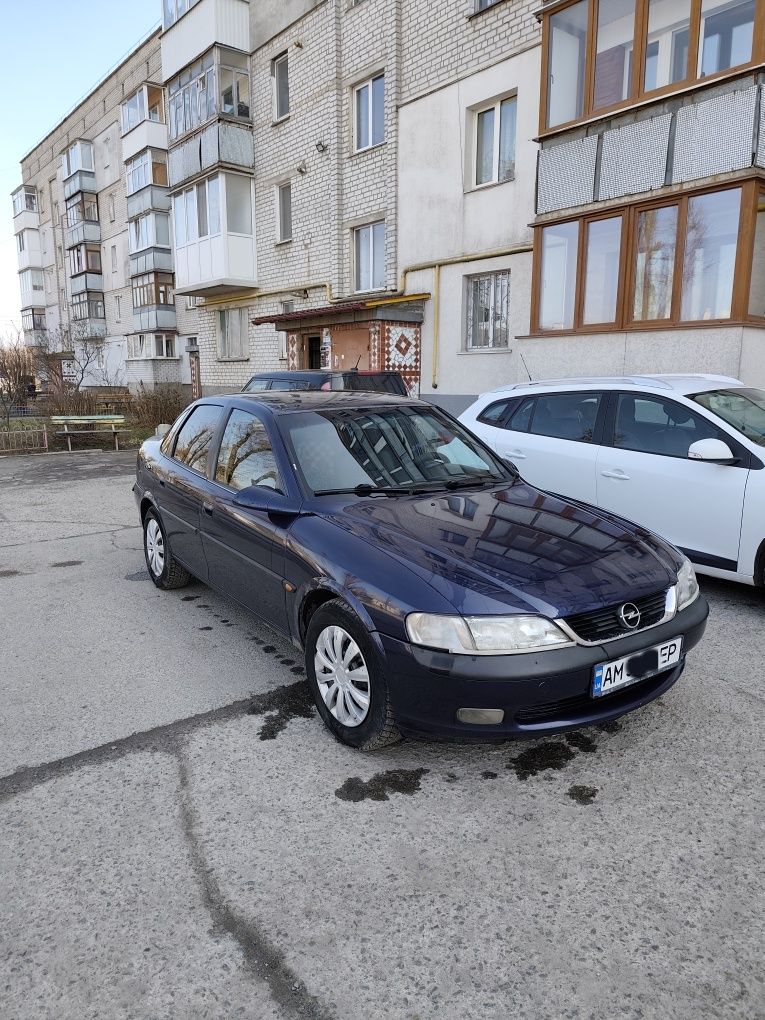 Opel Vectra B легковий автомобіль
