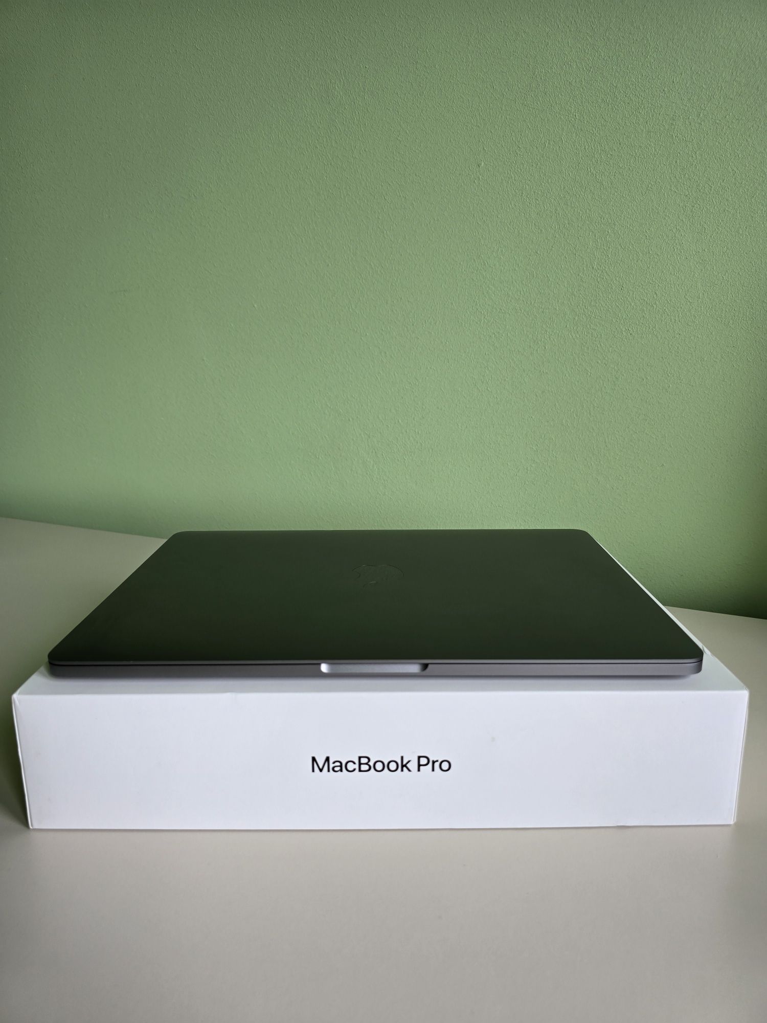 Macbook Pro 2019 13 cali touch bar