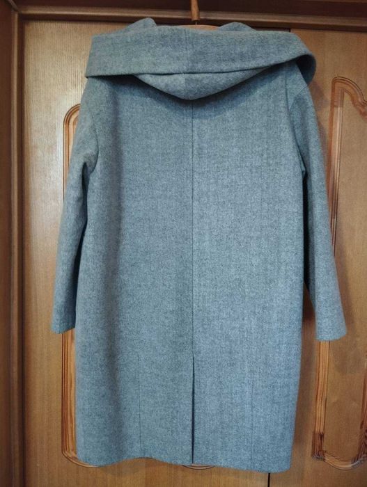 Продам женское пальто светлое  демисезонное