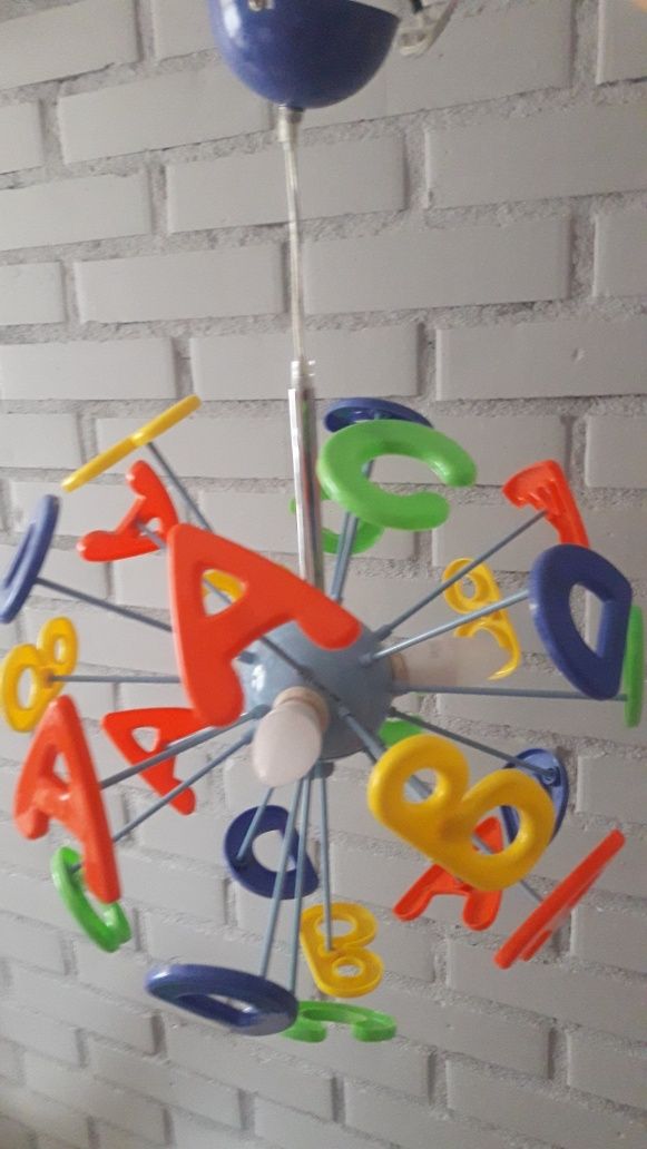 Żyrandol dla dziecka literki, pokój dziecięcy