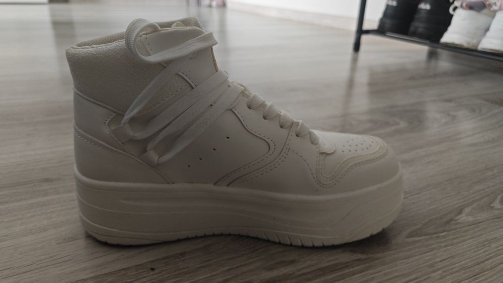 Buty na platformie za kostkę