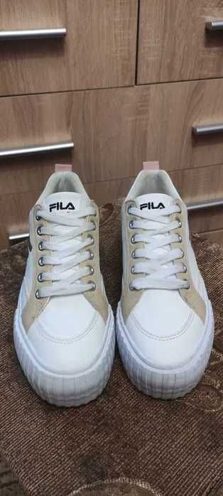 Продам хороші жіночі кросівки Fila!