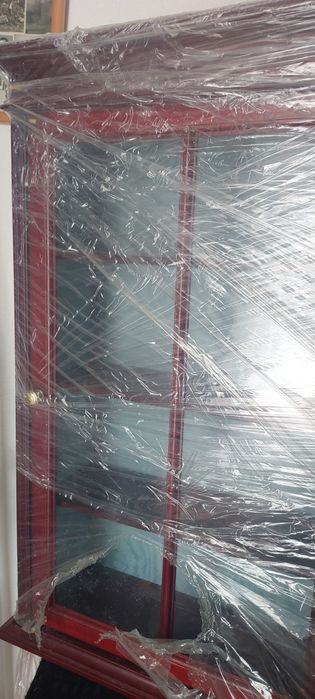 Movel / vitrine em Madeira