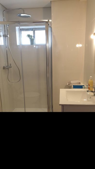 Aluga-se quarto no Padrão da Légua