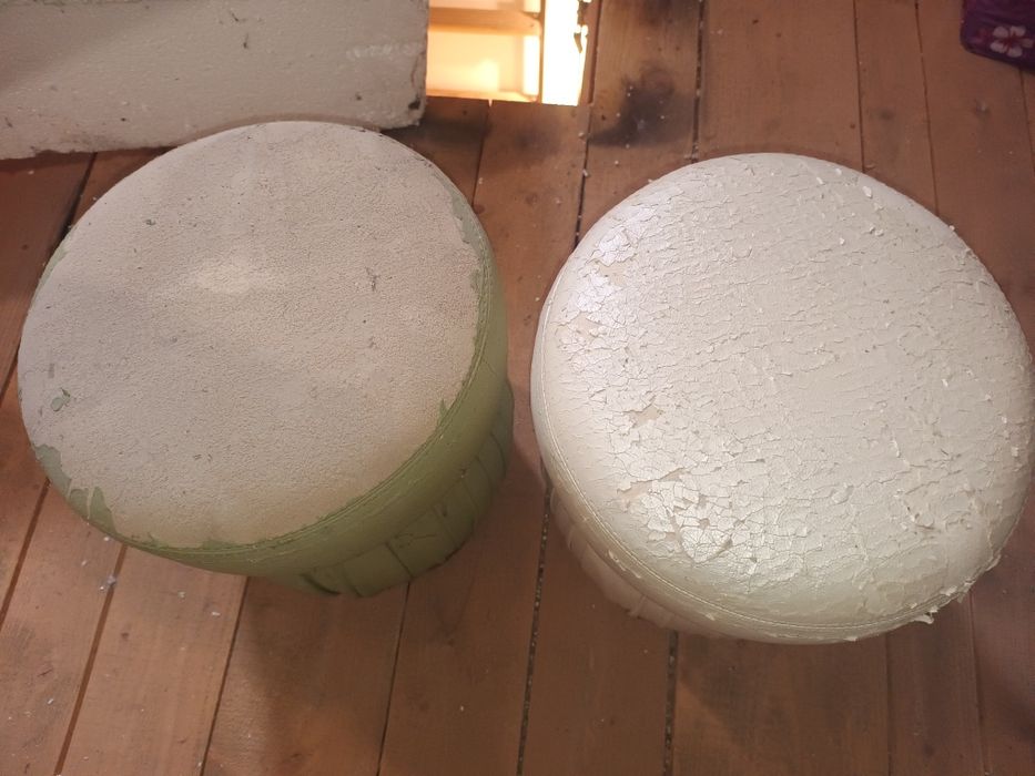 Пуфи з дермантину