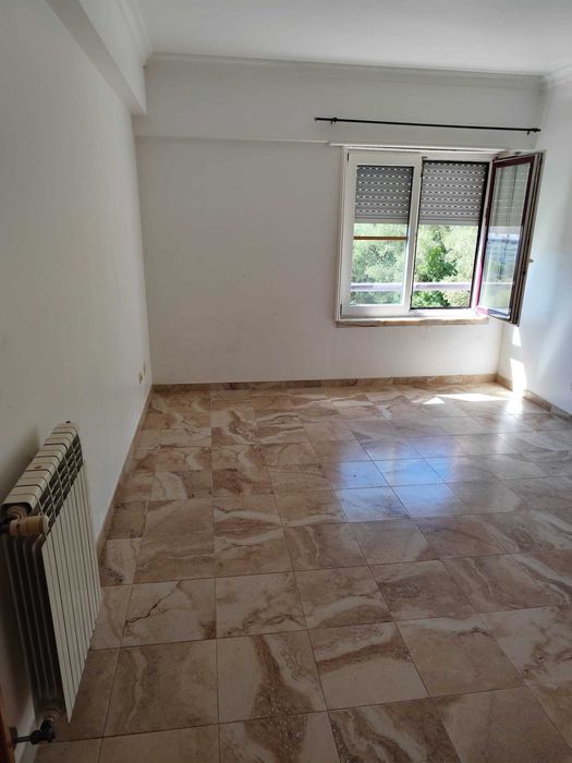 Apartamento T2 com parqueamento e elevador Vila Franca de Xira