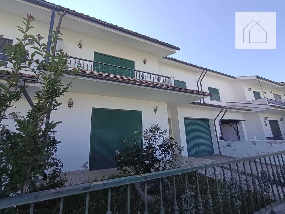 Moradia T4 para venda em Valpaços