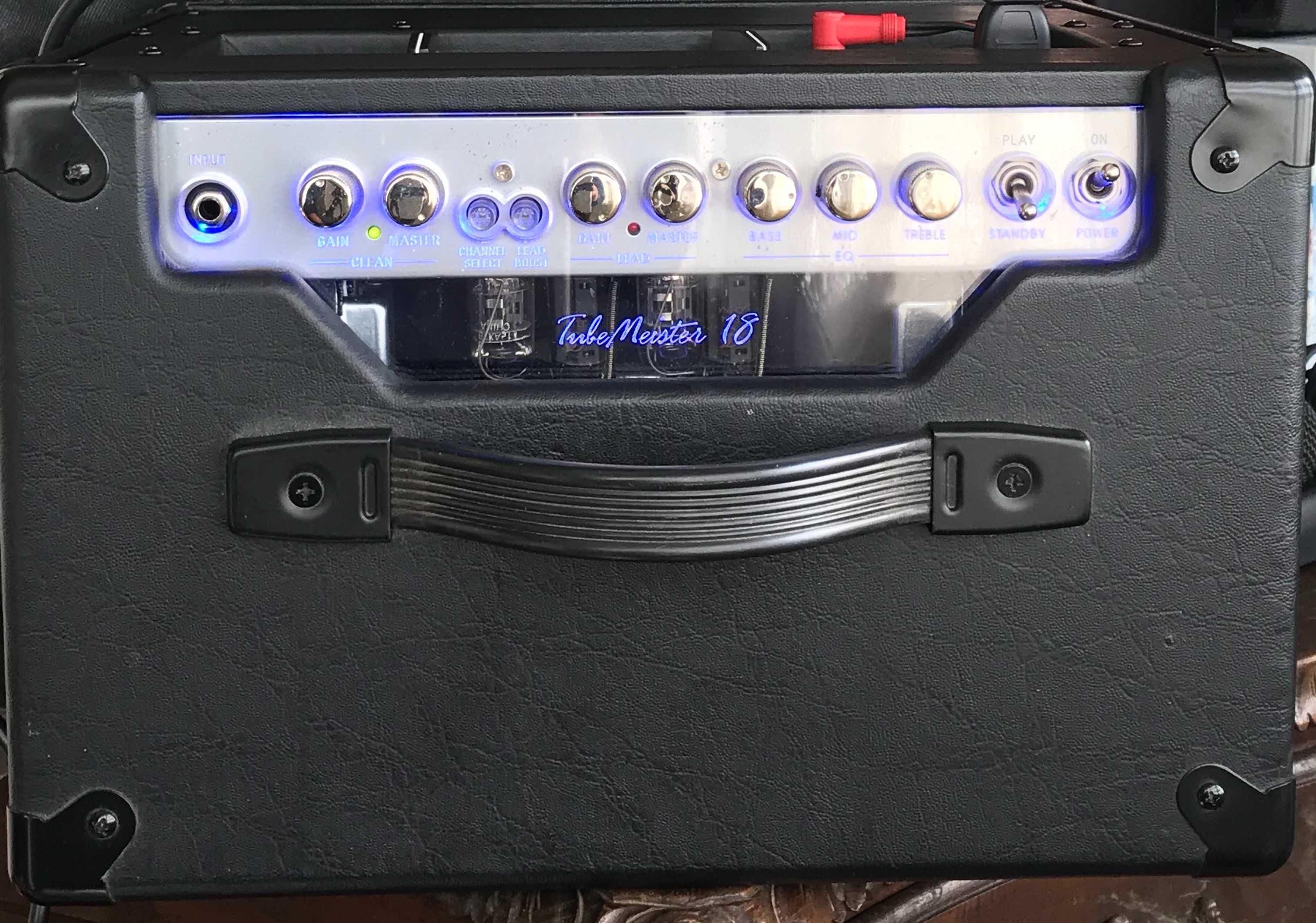 Amplificador a Válvulas - Mini Combo : Hughes&Kettner Tubemeister 18.